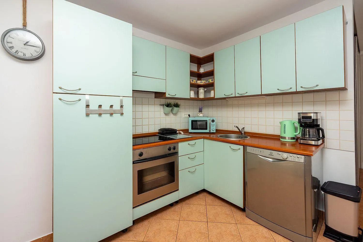 Malerisches Apartment Nur 50 Meter Zum Strand Mit Privatem Balkon, Wifi, Privatparkplatz Selce 0*,  Croatia
