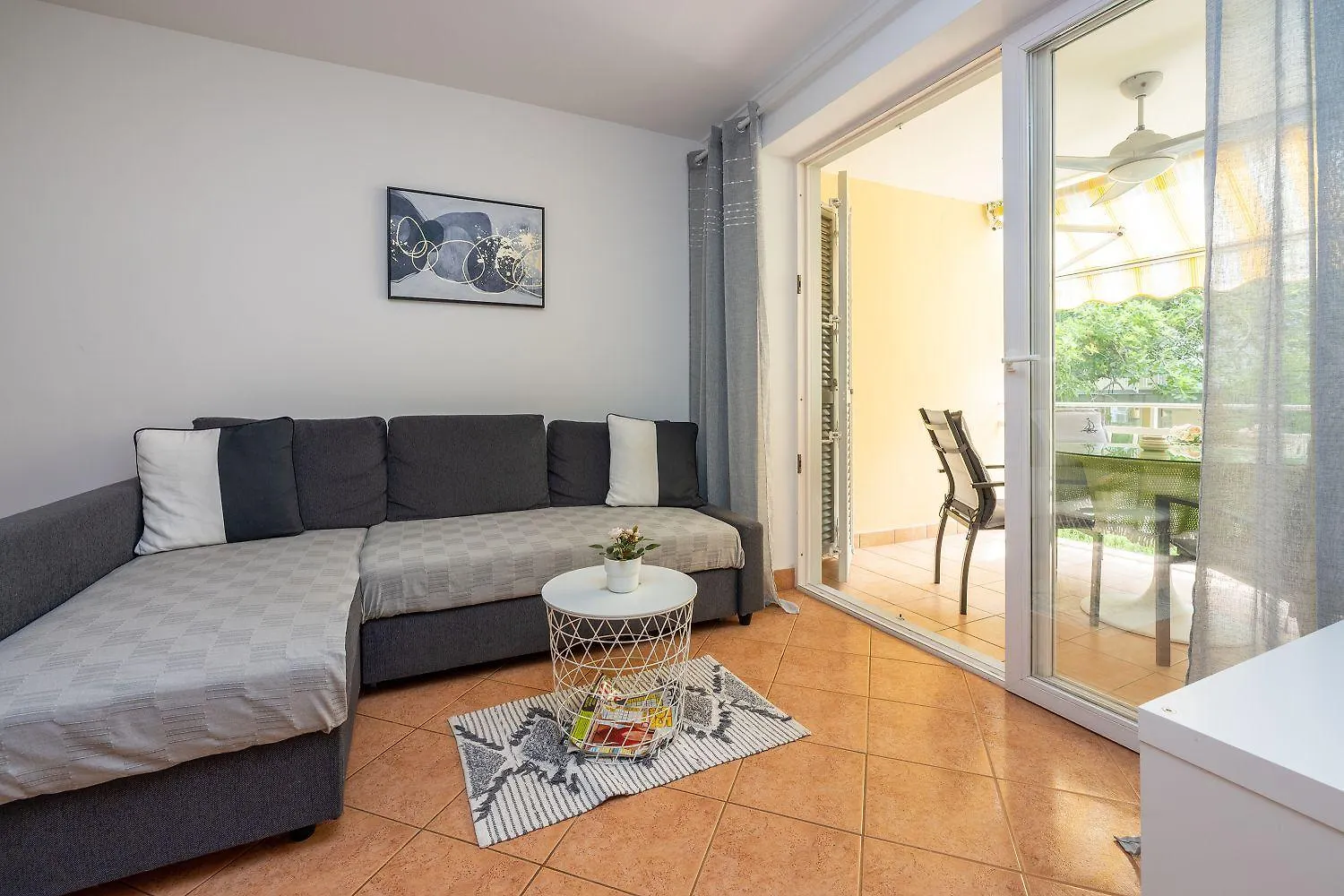 Malerisches Apartment Nur 50 Meter Zum Strand Mit Privatem Balkon, Wifi, Privatparkplatz Selce 0*,  Croatia