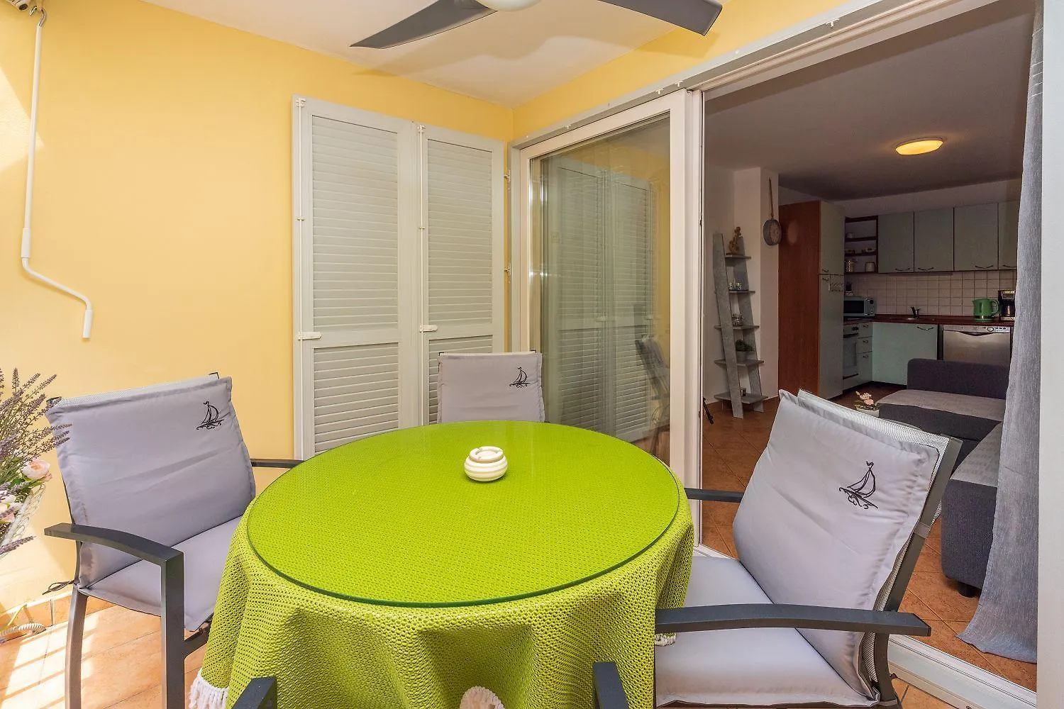 Malerisches Apartment Nur 50 Meter Zum Strand Mit Privatem Balkon, Wifi, Privatparkplatz Selce