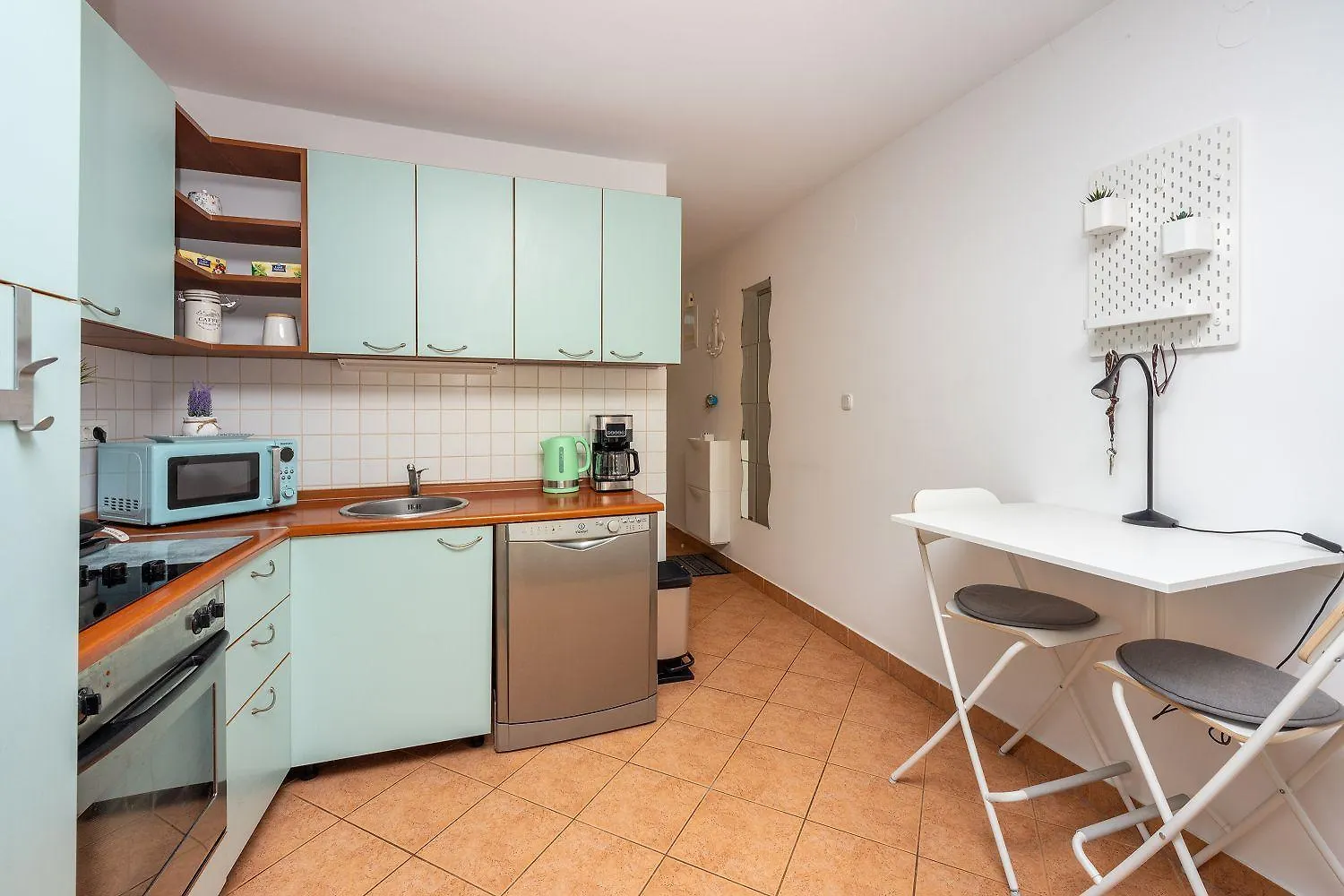 Malerisches Apartment Nur 50 Meter Zum Strand Mit Privatem Balkon, Wifi, Privatparkplatz Selce