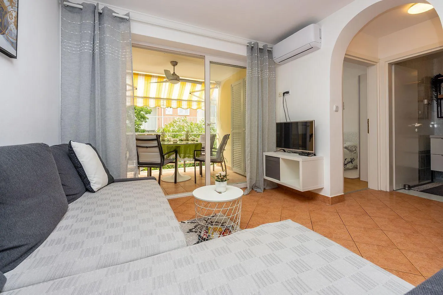 Malerisches Apartment Nur 50 Meter Zum Strand Mit Privatem Balkon, Wifi, Privatparkplatz Selce