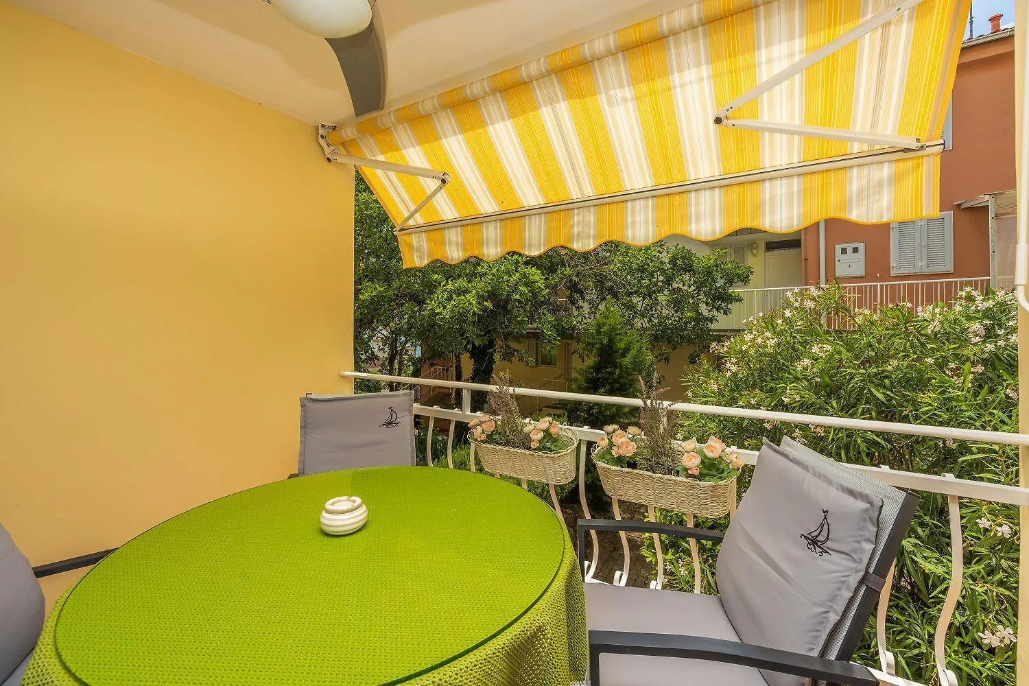 Malerisches Apartment Nur 50 Meter Zum Strand Mit Privatem Balkon, Wifi, Privatparkplatz Selce