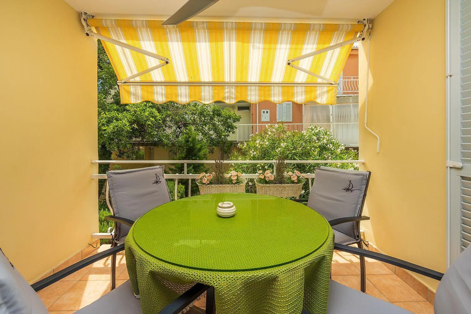 Malerisches Apartment Nur 50 Meter Zum Strand Mit Privatem Balkon, Wifi, Privatparkplatz Selce Croatia