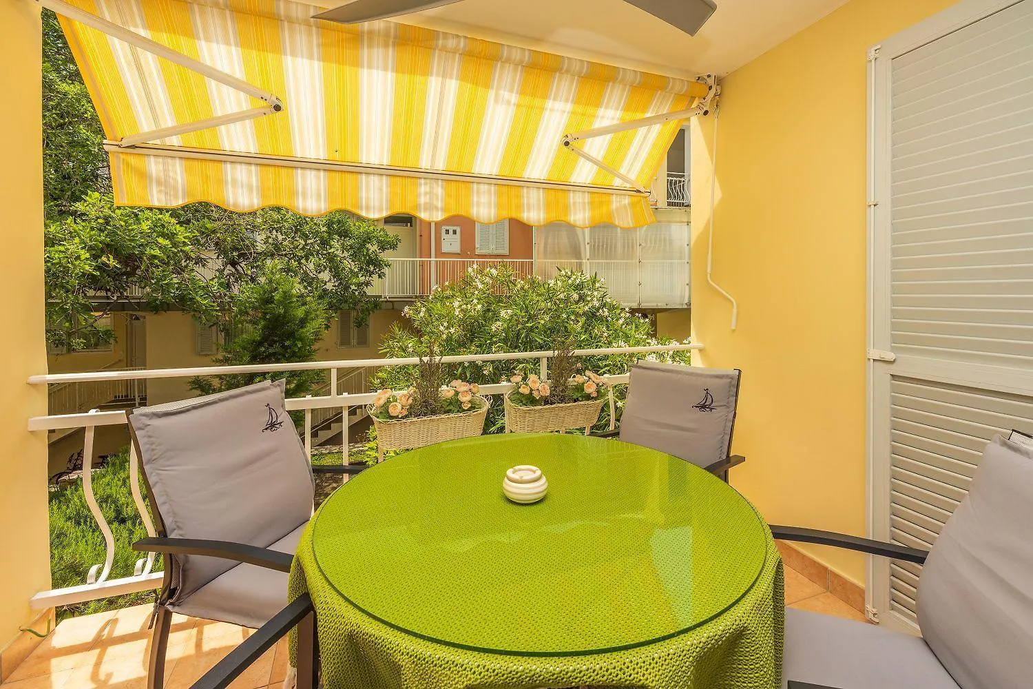 Malerisches Apartment Nur 50 Meter Zum Strand Mit Privatem Balkon, Wifi, Privatparkplatz location